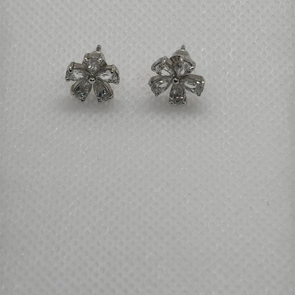 Flower earring - Picture 10 of 10
